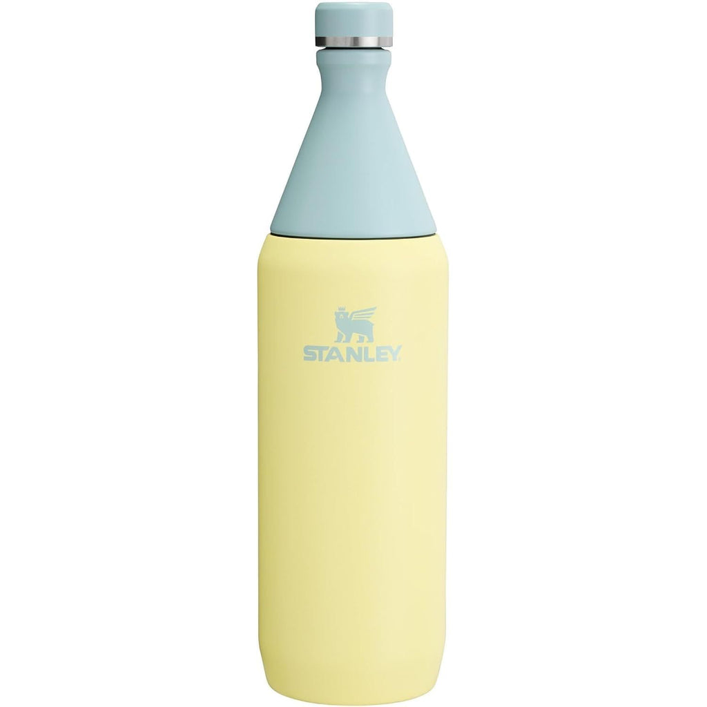 Stanley All Day Slim Bottle 20 oz | Schraubdeckel mit auslaufsicherer Dichtung | Schlankes Design für Reisen und Sport | Isolierter Edelstahl | BPA-frei | Creme