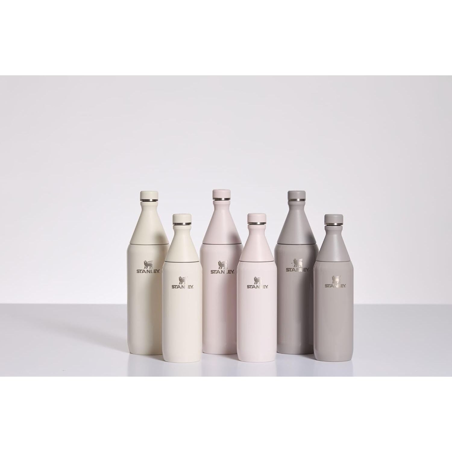 Stanley All Day Slim Bottle 20 oz | Schraubdeckel mit auslaufsicherer Dichtung | Schlankes Design für Reisen und Sport | Isolierter Edelstahl | BPA-frei | Creme