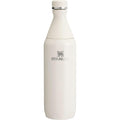 Stanley All Day Slim Bottle 20 oz | Schraubdeckel mit auslaufsicherer Dichtung | Schlankes Design für Reisen und Sport | Isolierter Edelstahl | BPA-frei | Creme