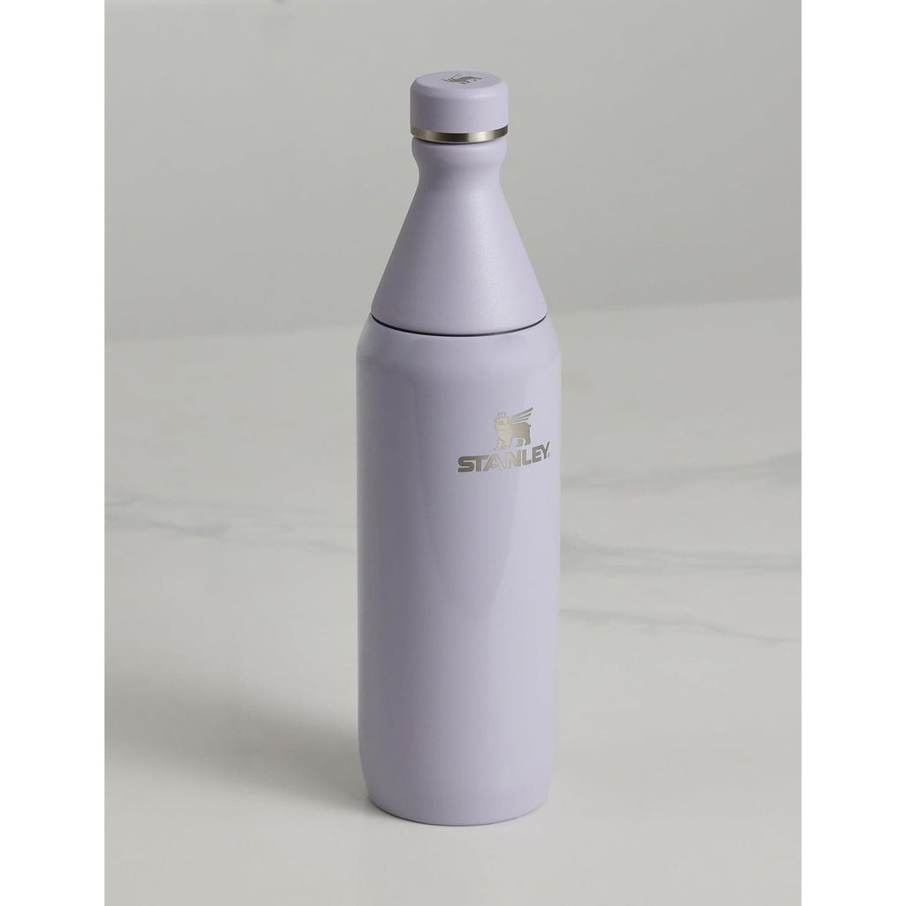 Stanley All Day Slim Bottle 20 oz | Schraubdeckel mit auslaufsicherer Dichtung | Schlankes Design für Reisen und Sport | Isolierter Edelstahl | BPA-frei | Creme