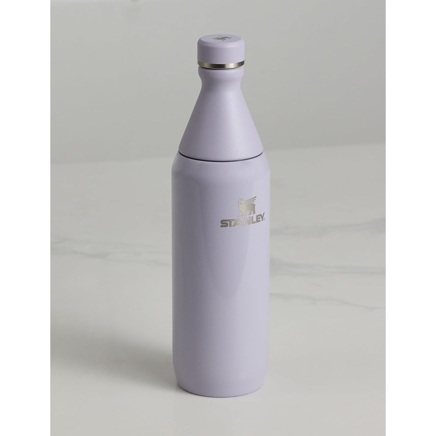 Stanley All Day Slim Bottle 20 oz | Schraubdeckel mit auslaufsicherer Dichtung | Schlankes Design für Reisen und Sport | Isolierter Edelstahl | BPA-frei | Creme