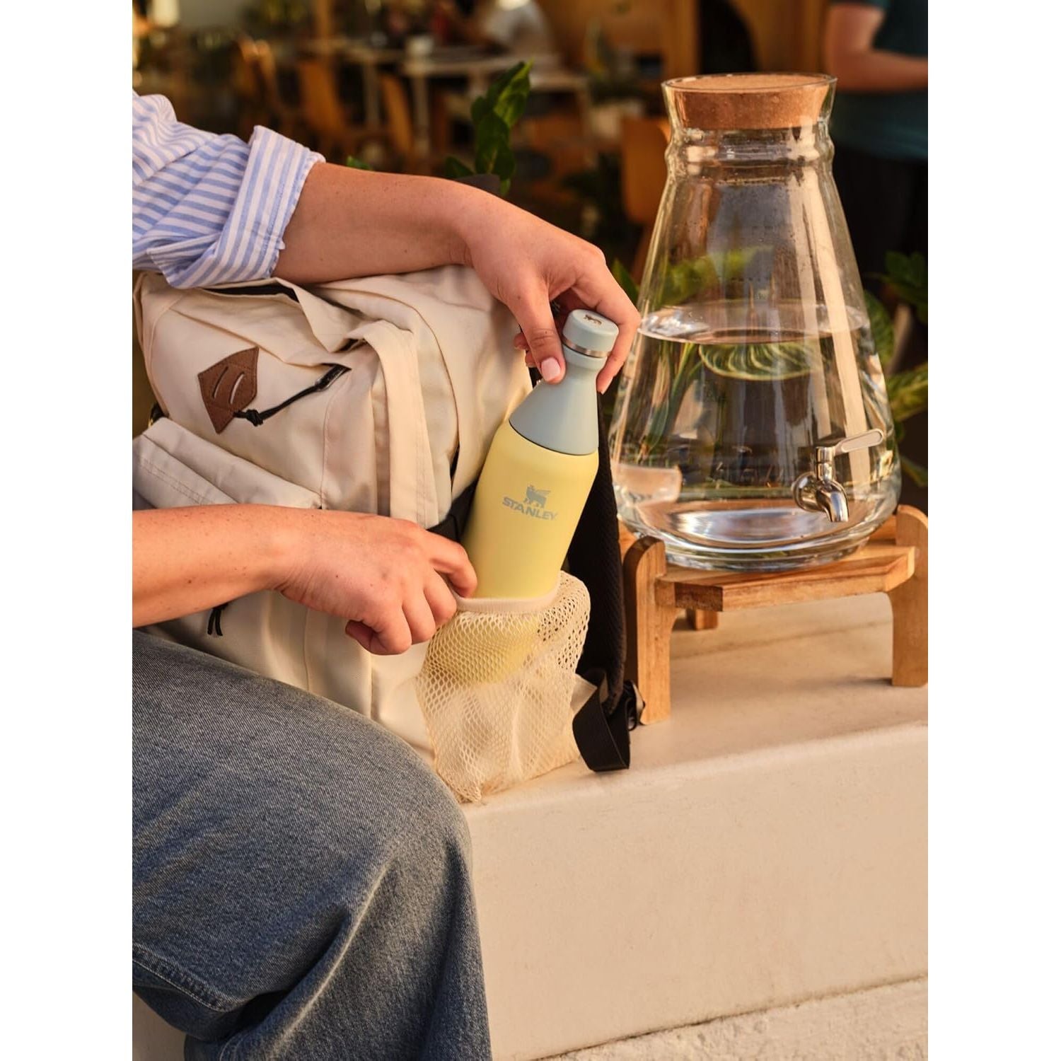 Stanley All Day Slim Bottle 20 oz | Schraubdeckel mit auslaufsicherer Dichtung | Schlankes Design für Reisen und Sport | Isolierter Edelstahl | BPA-frei | Creme