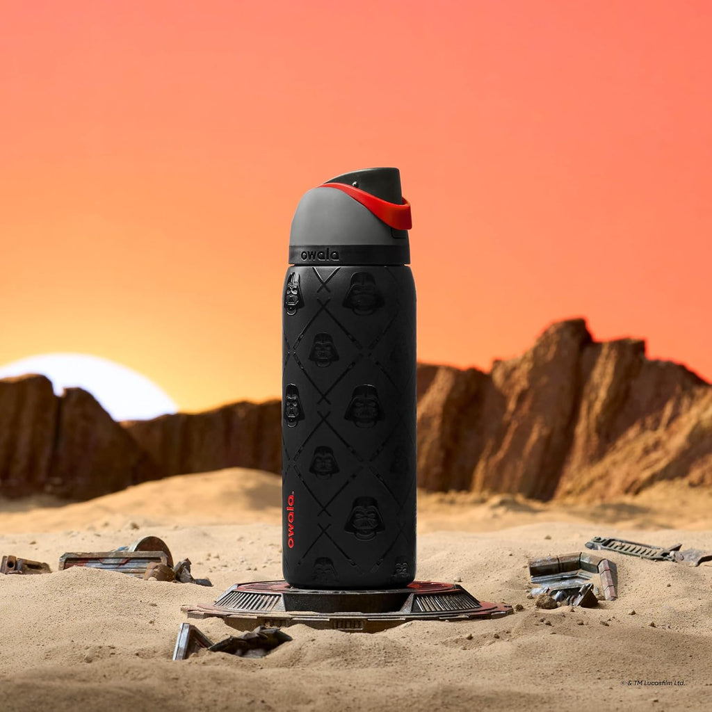 Owala Star Wars FreeSip Isolierte Edelstahl-Wasserflasche mit Strohhalm für Sport, Reisen und Schule, BPA-freie Sportwasserflasche, 946 ml, Darth Vader